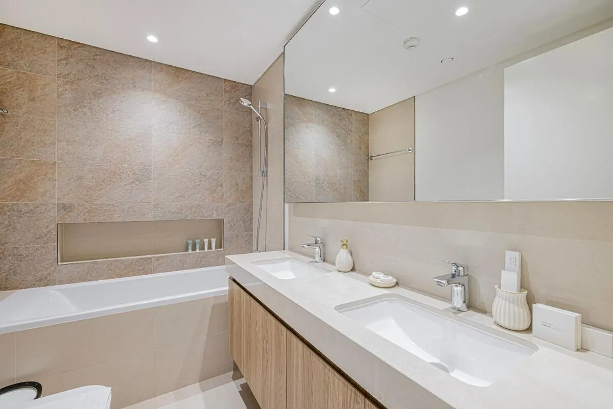 Mellas - Burj View - 2B - 9 Min Walk To Fountains Dubai Apartment